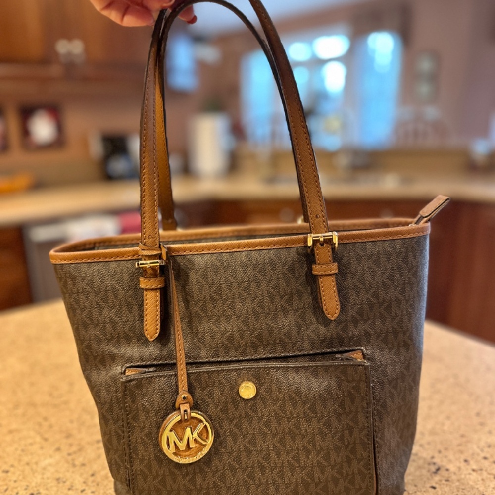 Micheal Kors Logo Purse